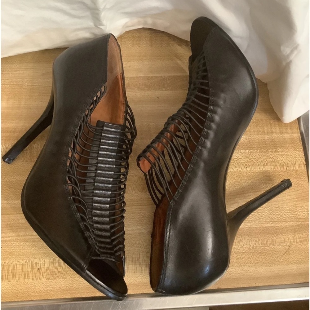 Givenchy Black Cage Peep Toe Leather Pumps Size 40-EU / 10-US NWOB - Picture 10 of 10